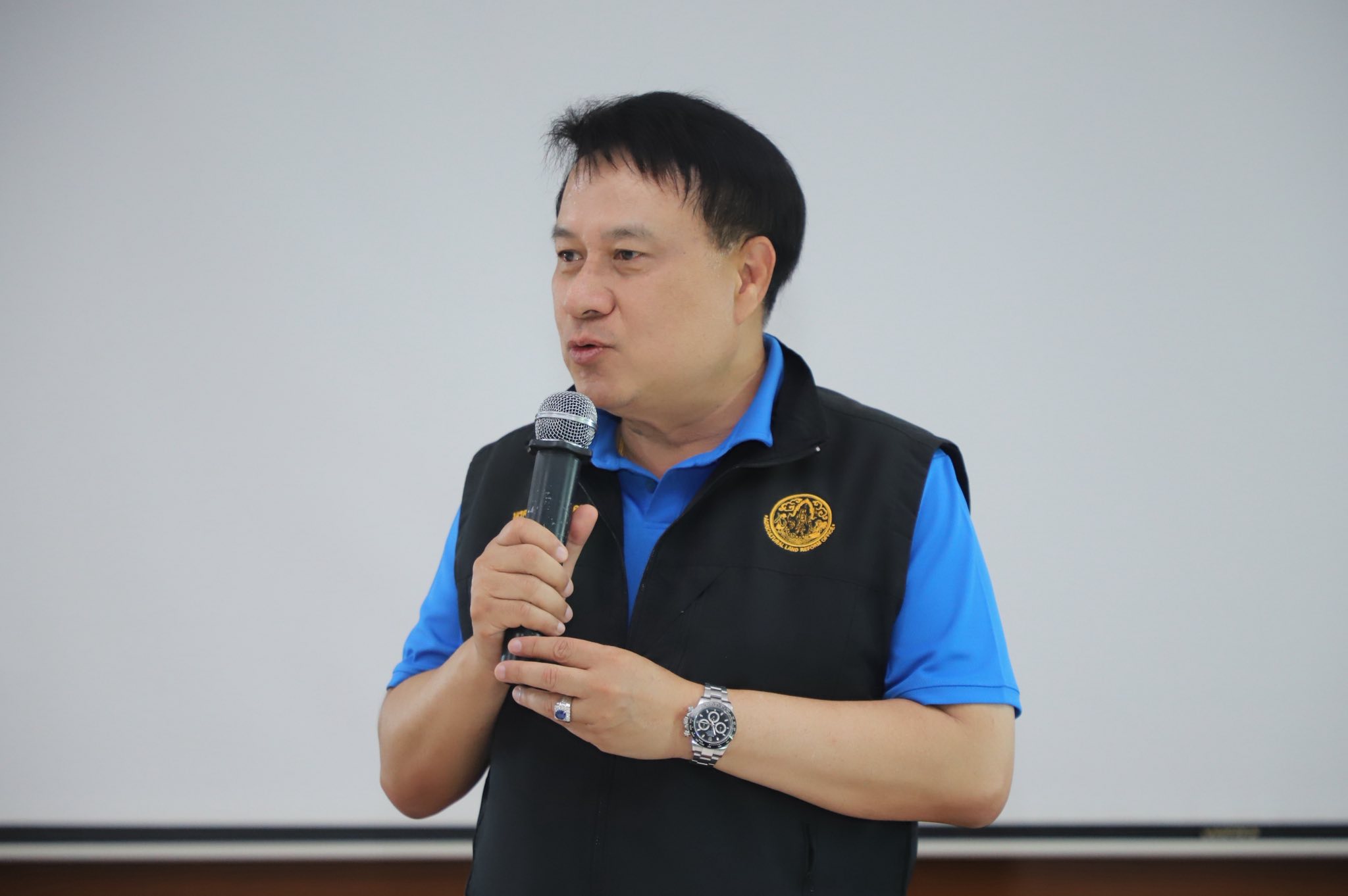 title - รมช.เกษตรฯ มอบโฉนดเพื่อการเกษตร โฉนดต้นไม้ ยกระดับที่ดินทำกินในกระบี่ หนุนเกษตรกรเข้าถึงแหล่งทุน